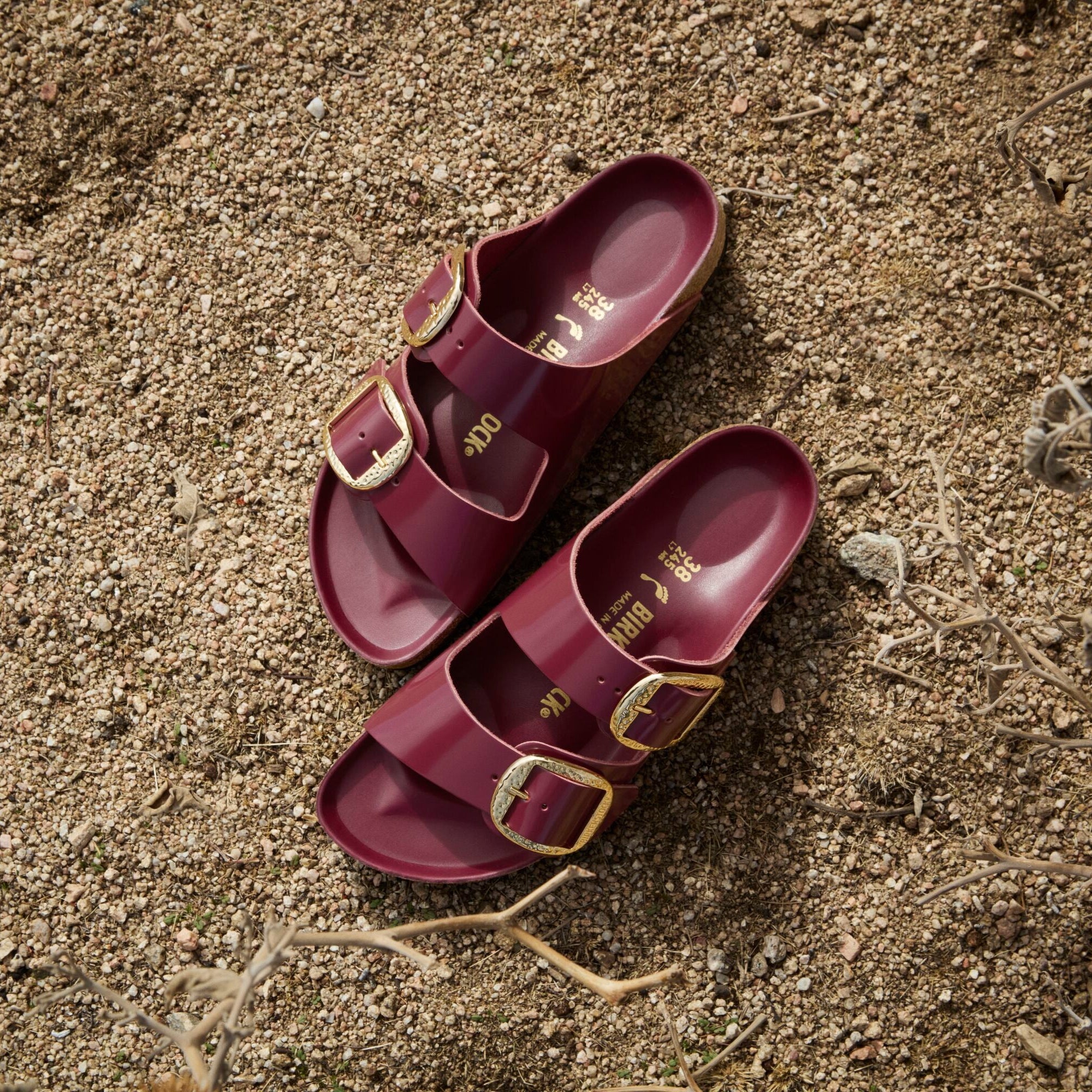 Birkenstock Arizona Hammered Big Buckle high shine zinfandel leather