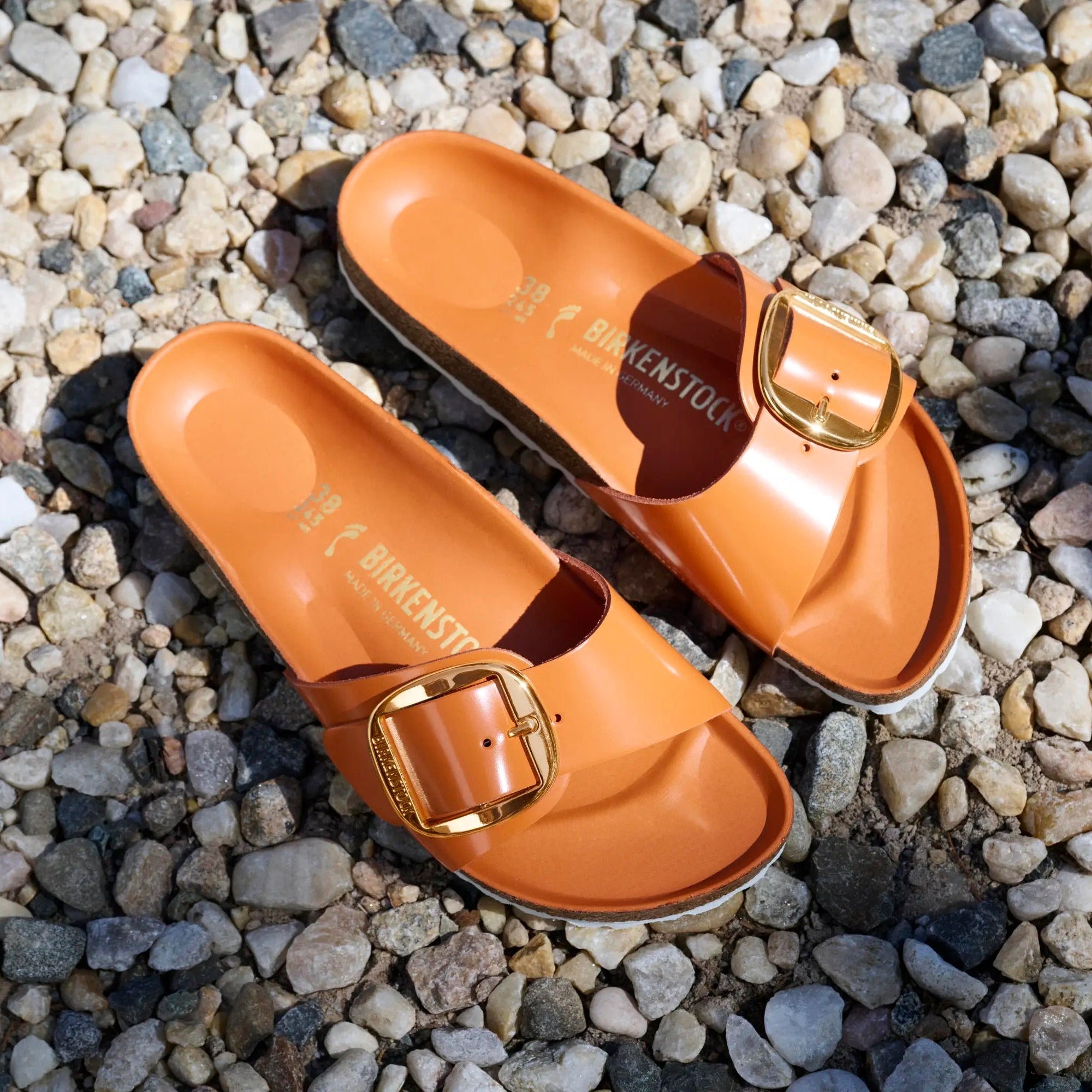 Birkenstock Madrid Big Buckle high shine kurkuma leather