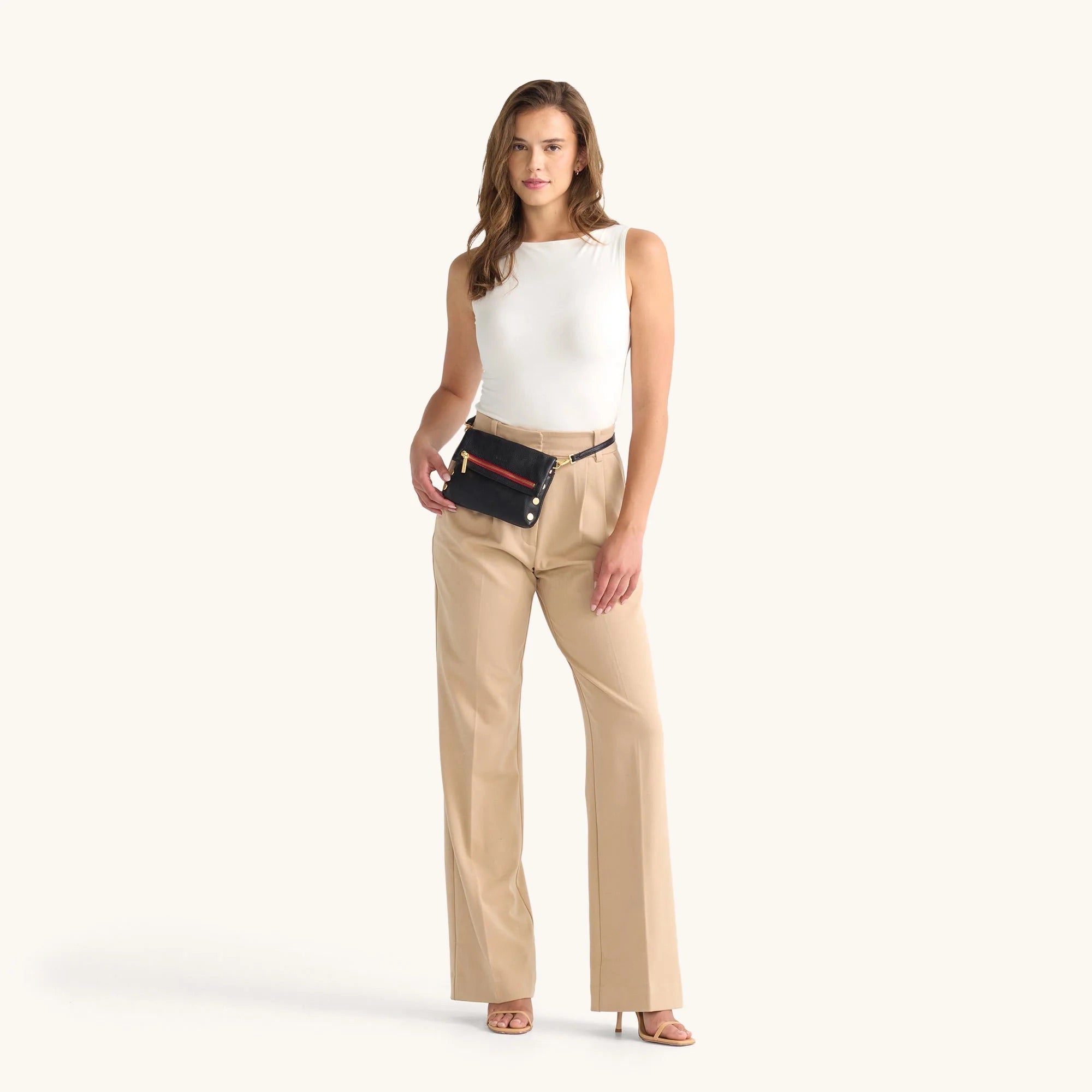 Hammitt VIP Sml Crossbody Clutch black/brushed gold red zip