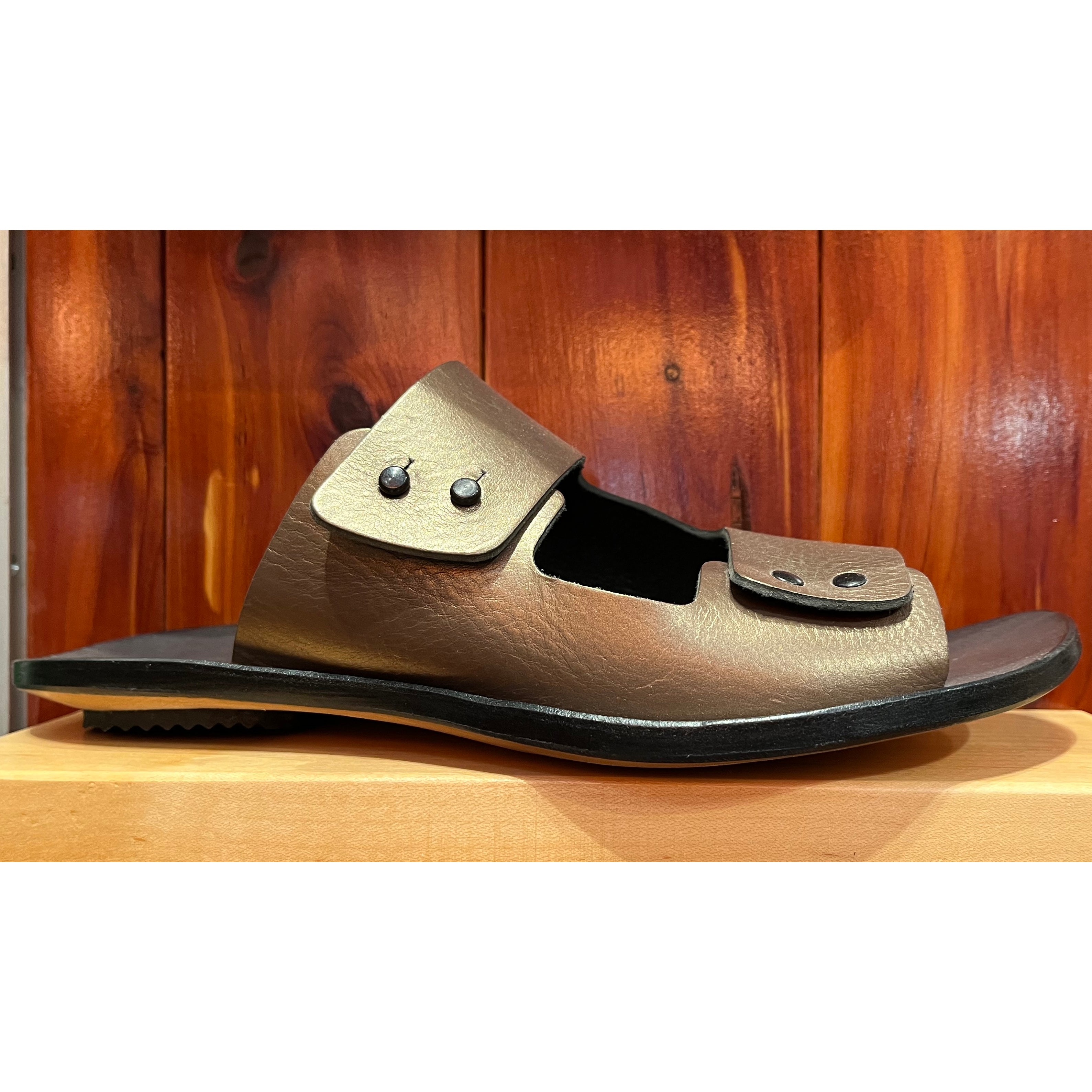 Cydwoq Women's Step brown bronze leather