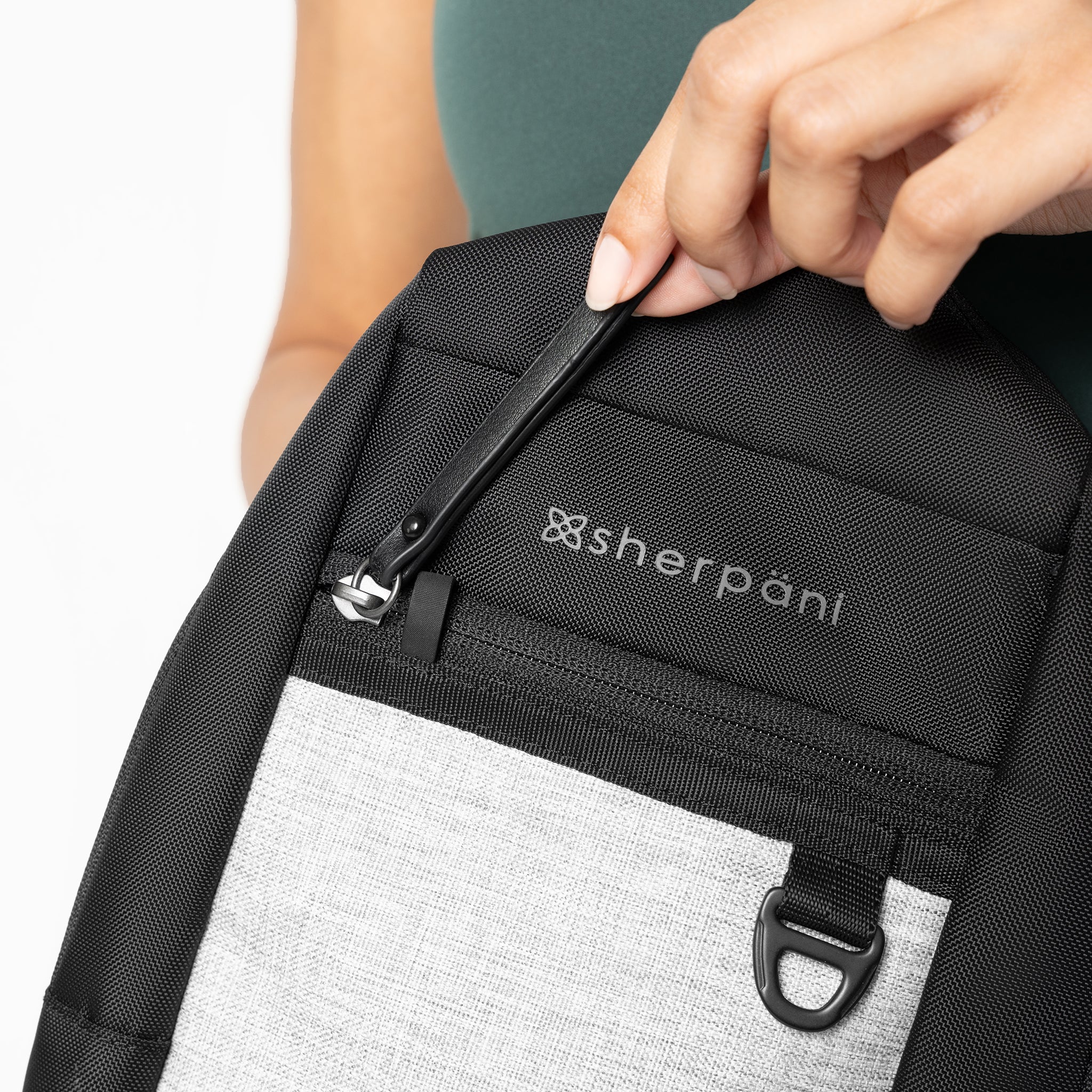 Sherpani Metro AT Convertible Travel Sling sterling