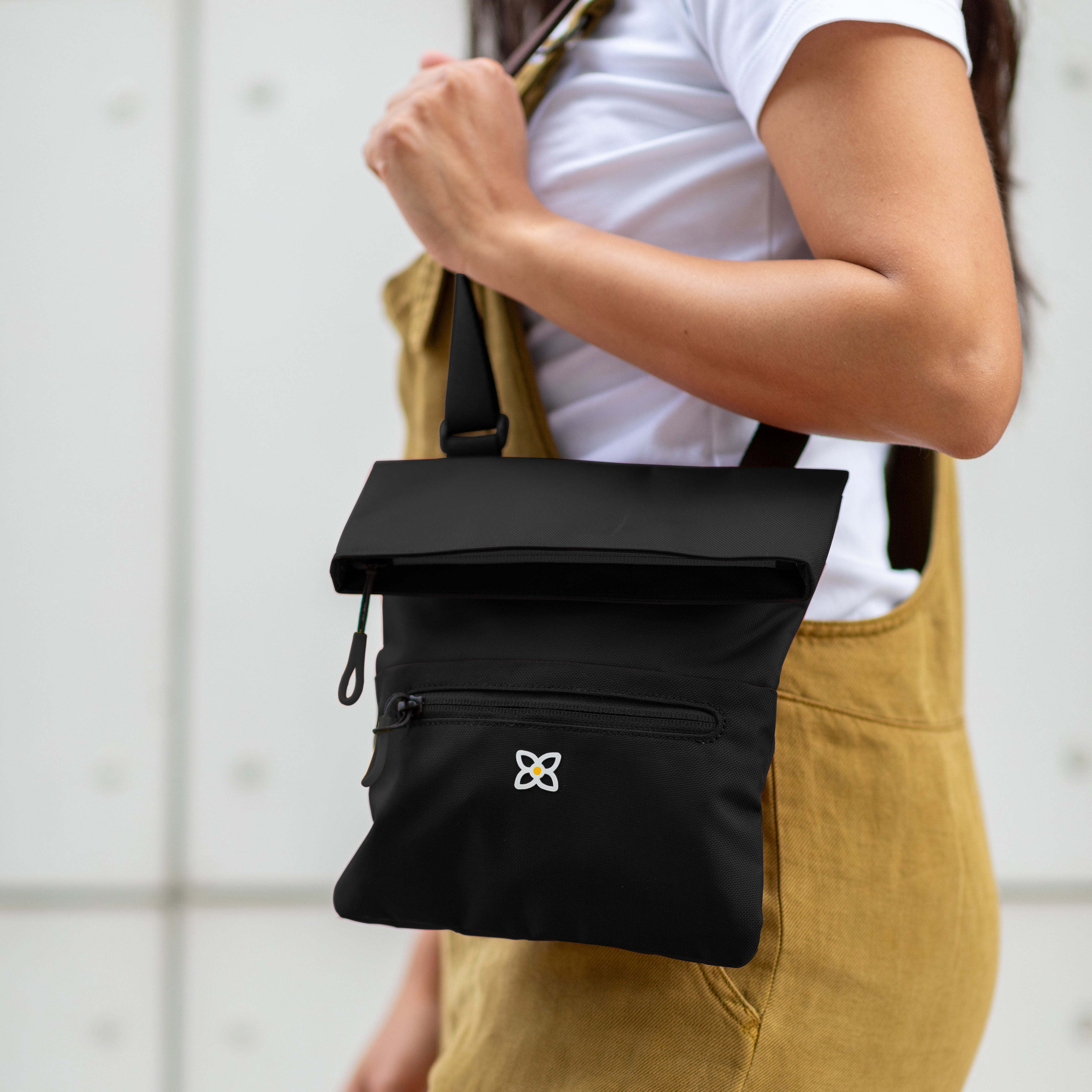 Sherpani Pica V1 Mini Crossbody raven