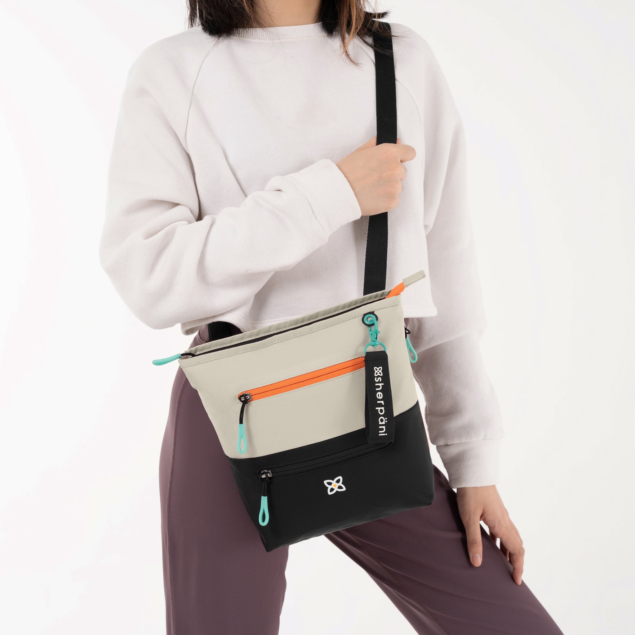 Sherpani Sadie V1 Crossbody bluff