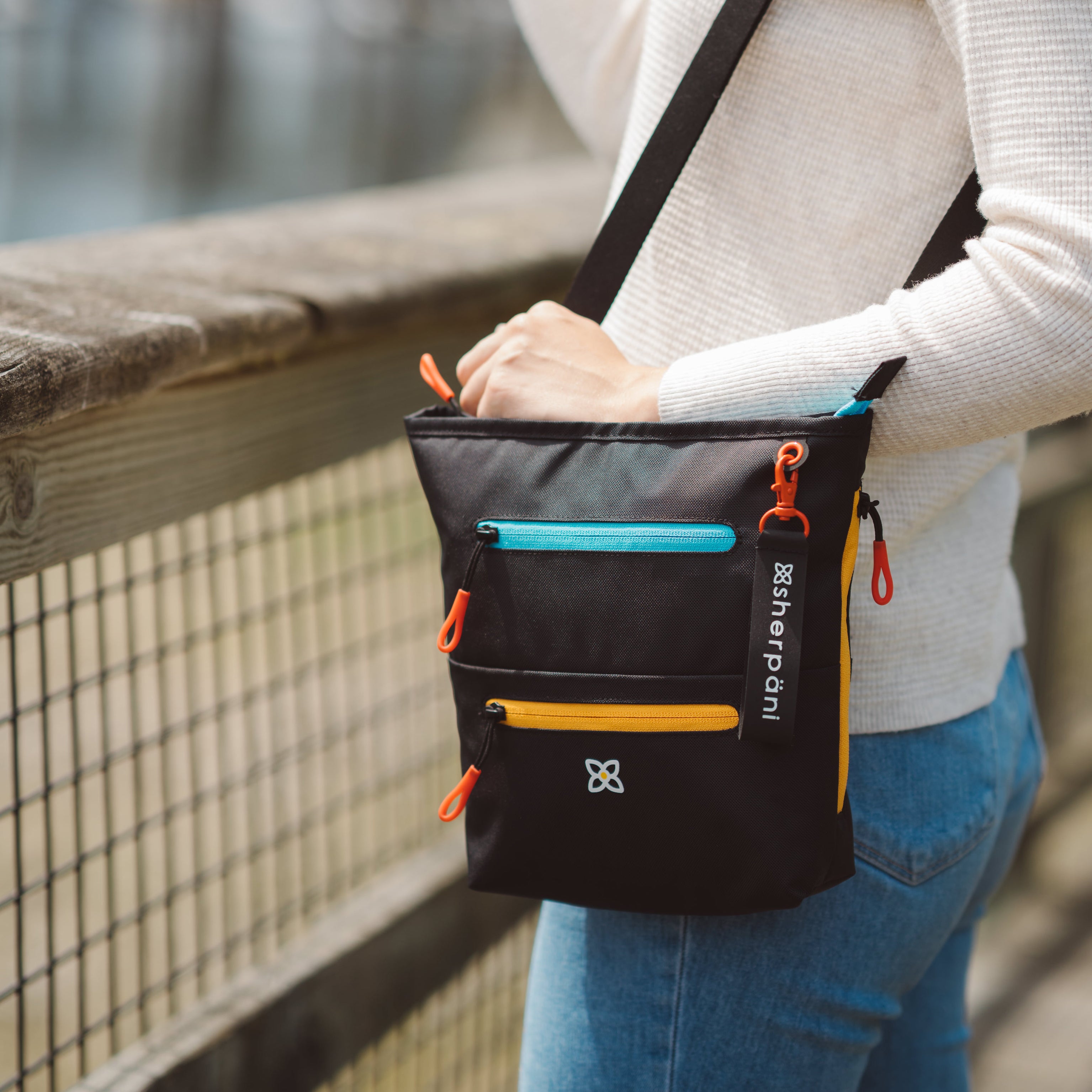 Sherpani Sadie V1 Crossbody chromatic