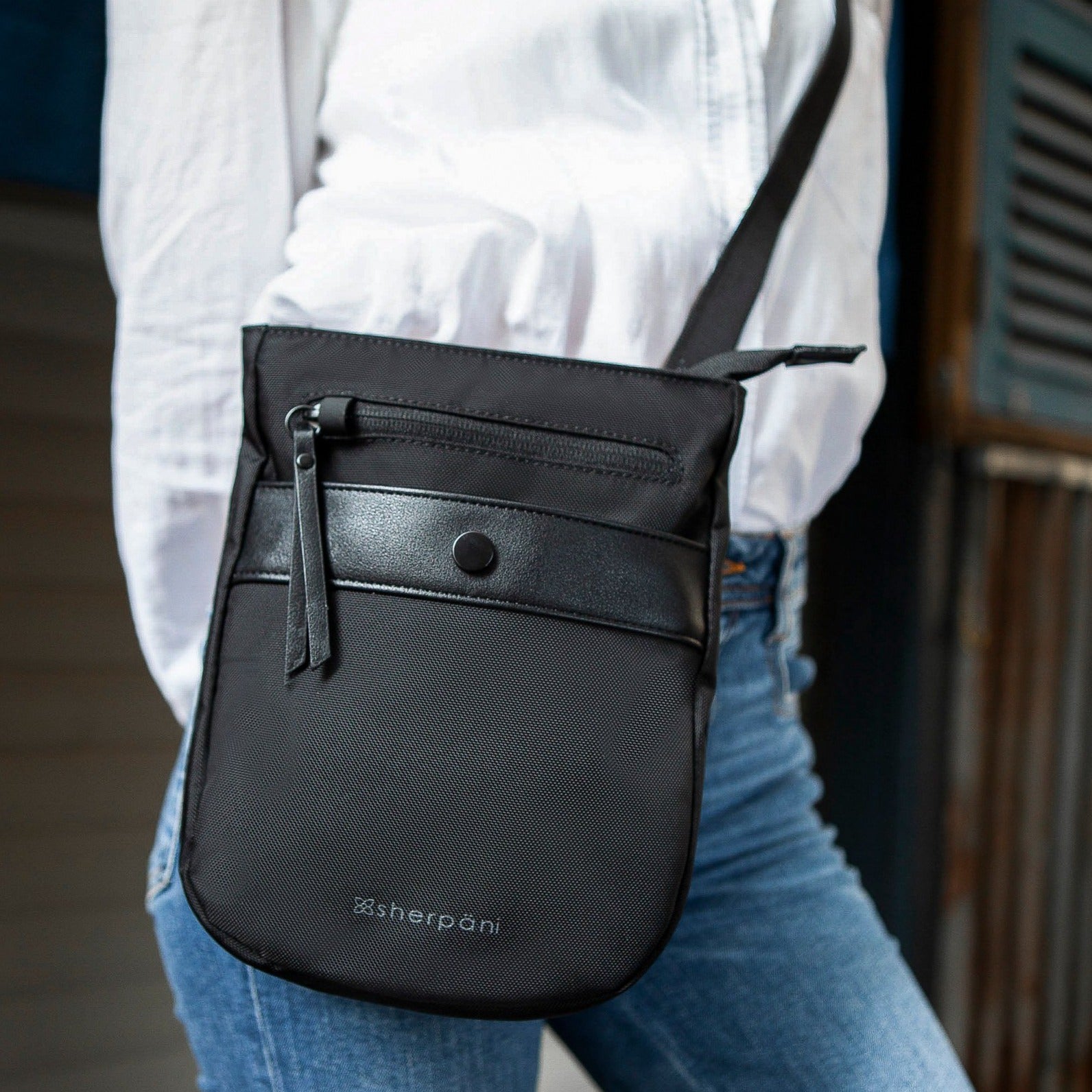 Sherpani Prima AT Travel Crossbody carbon