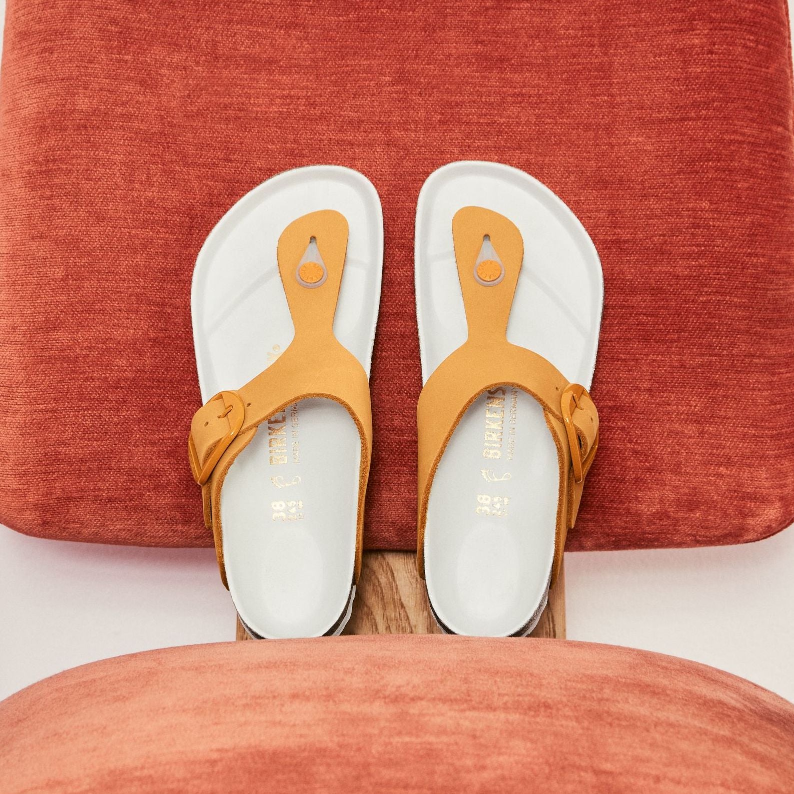 Birkenstock Gizeh Big Buckle apricot nubuck
