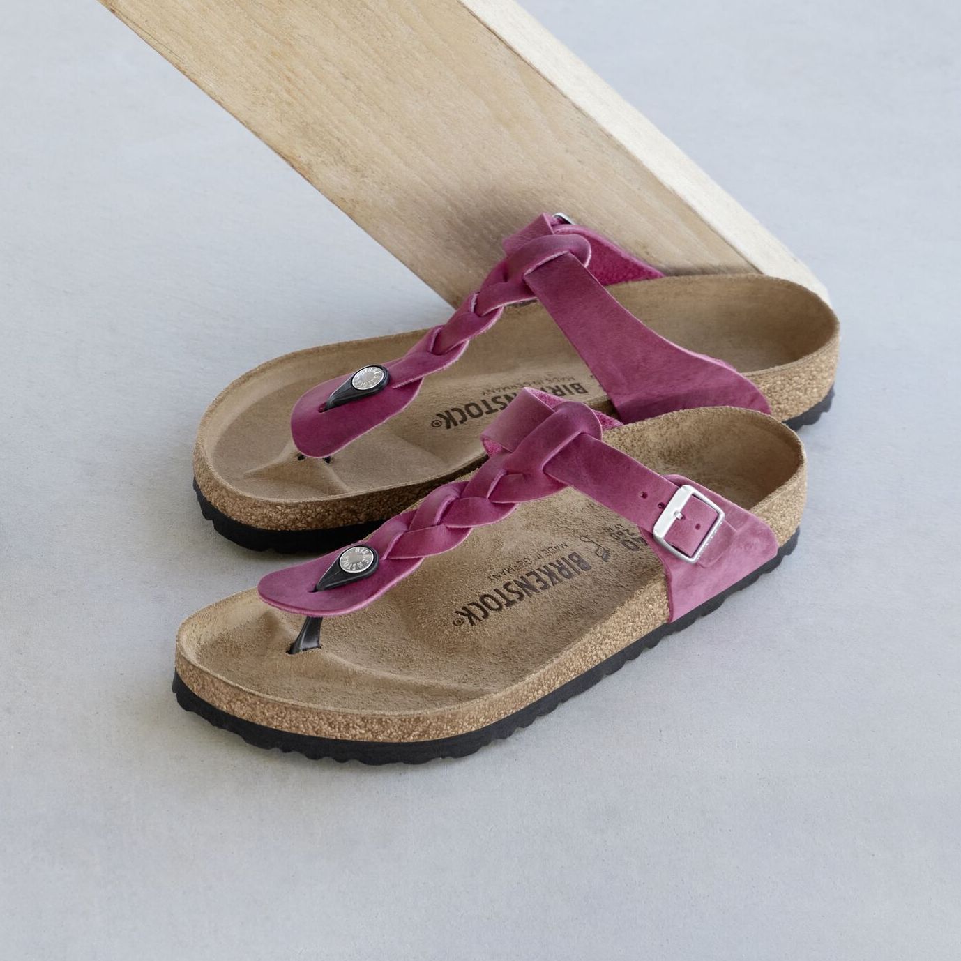 Birkenstock Gizeh Braid festival fuchsia oiled leather