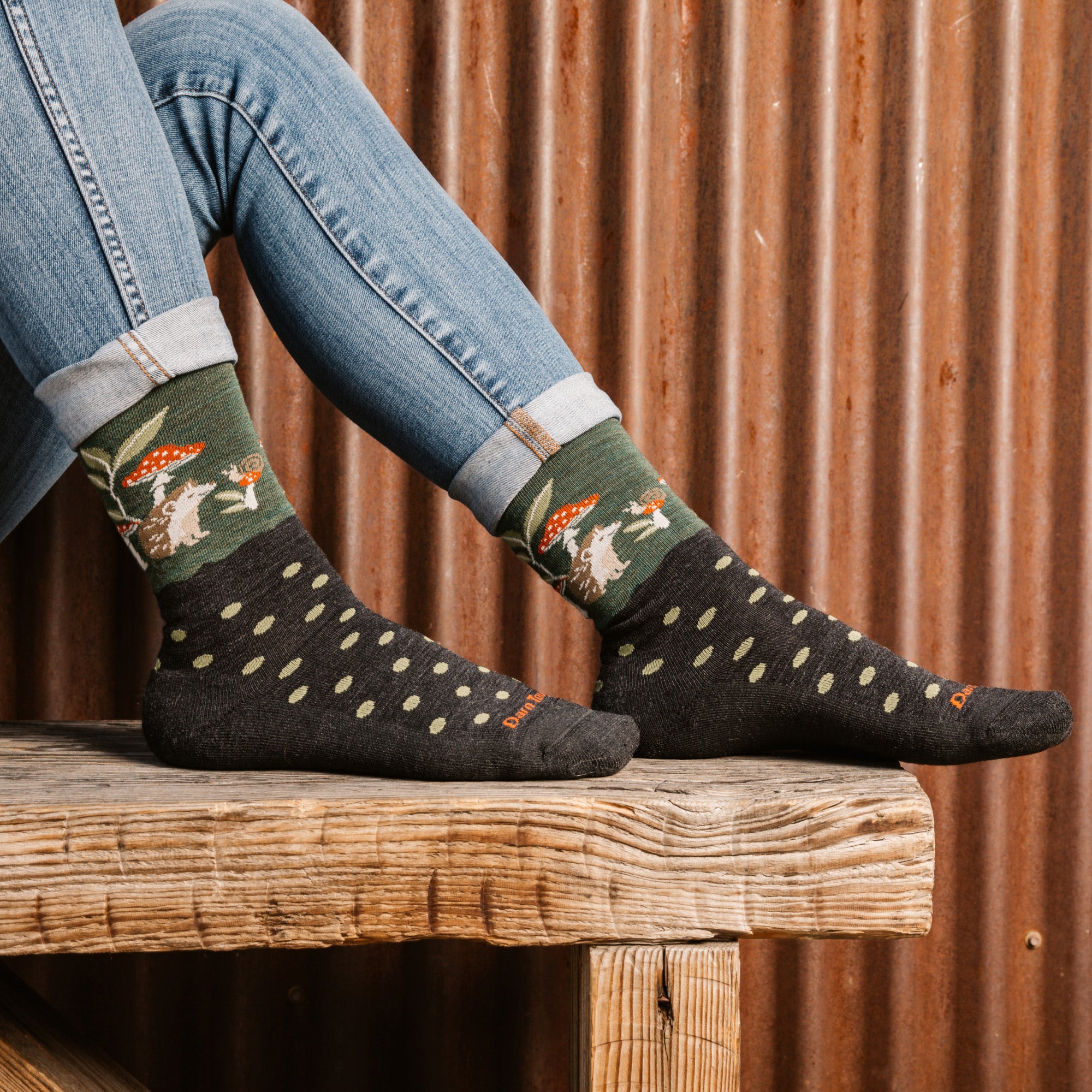 Darn Tough Women's Lifestyle Wild Life Crew Lightweight with Cushion hedgehog moss
