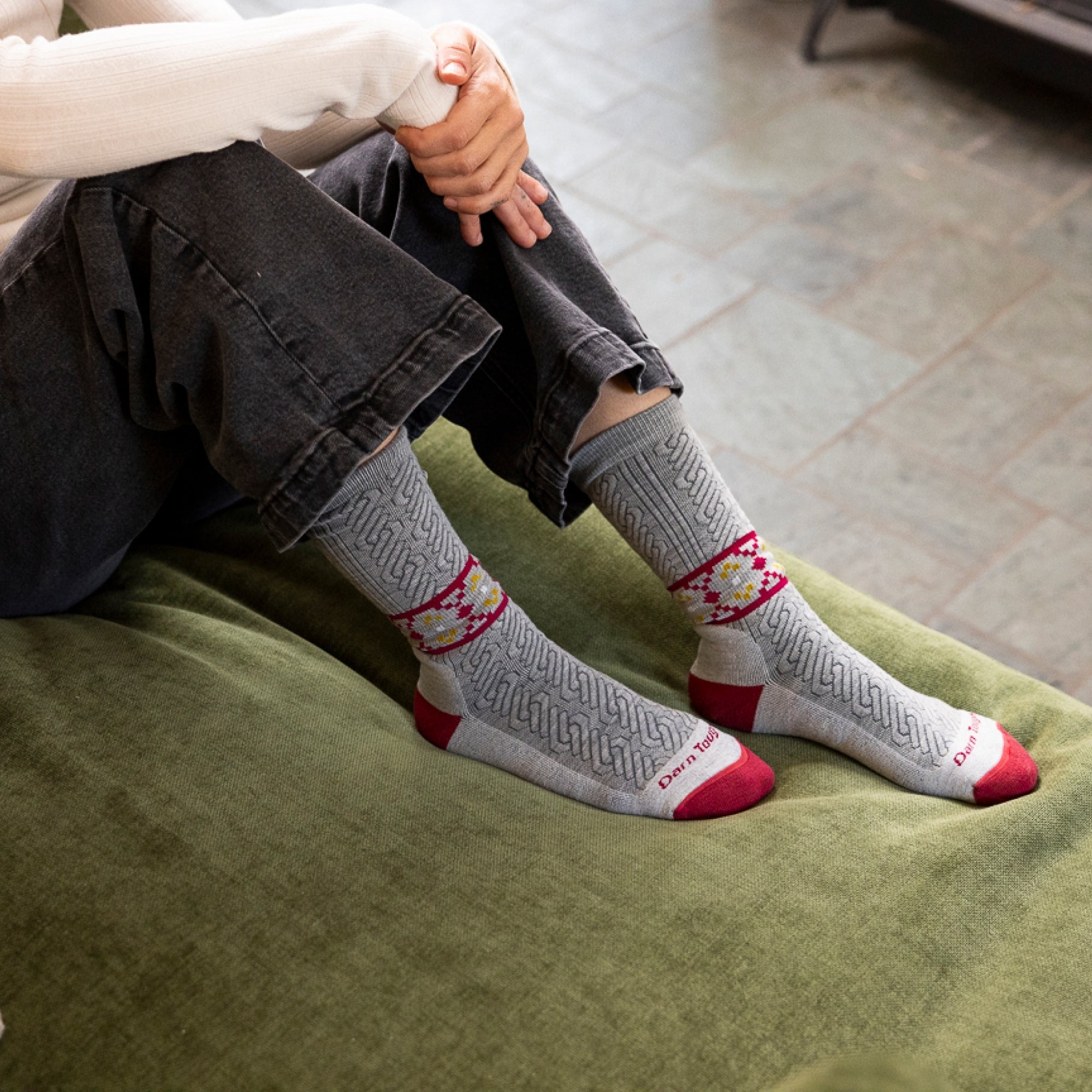 Darn Tough Women's Lifestyle Nordic Twist Crew Lightweight with Cushion ash