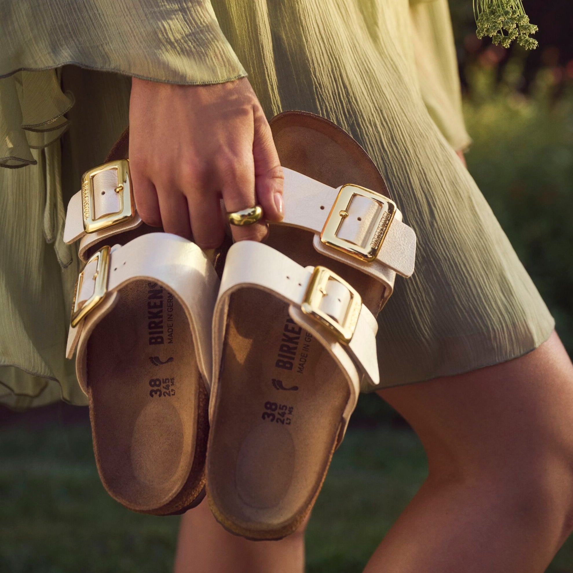 Birkenstock Sydney Luxe Buckle graceful pearl white Birko-Flor