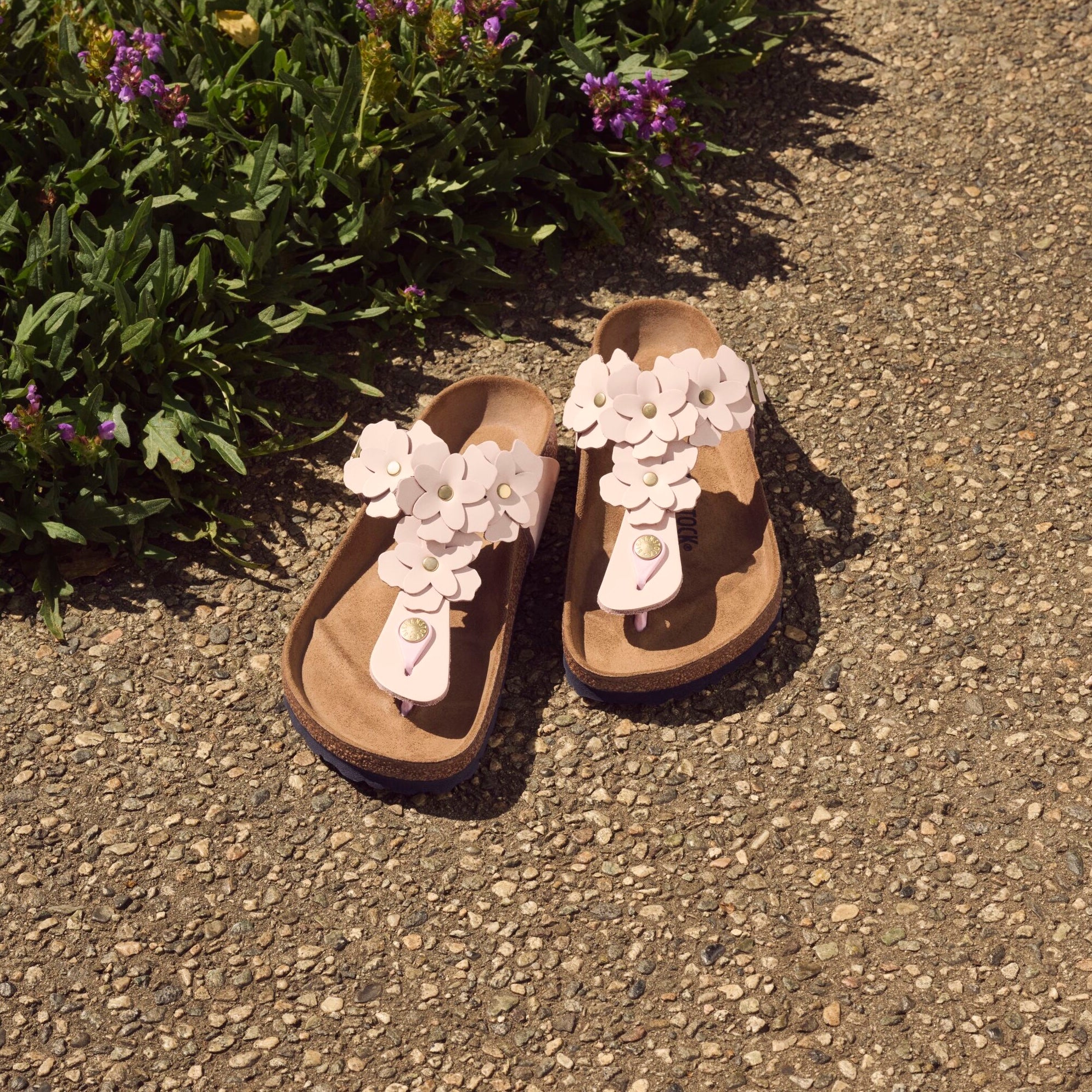 Birkenstock Gizeh Flowers light rose leather