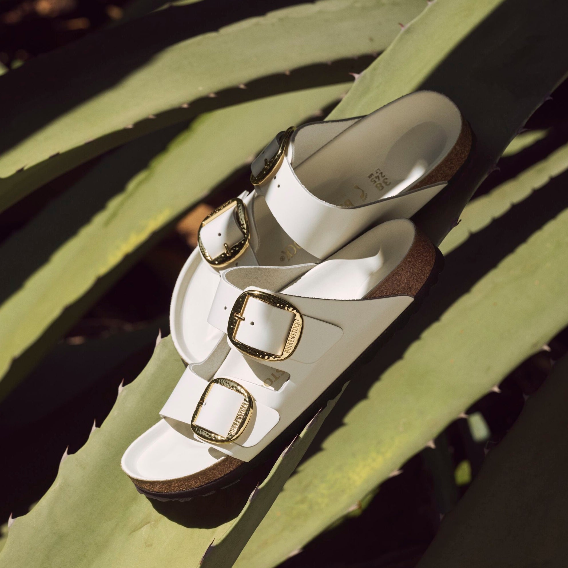 Birkenstock Arizona Hammered Big Buckle high shine antique white leather