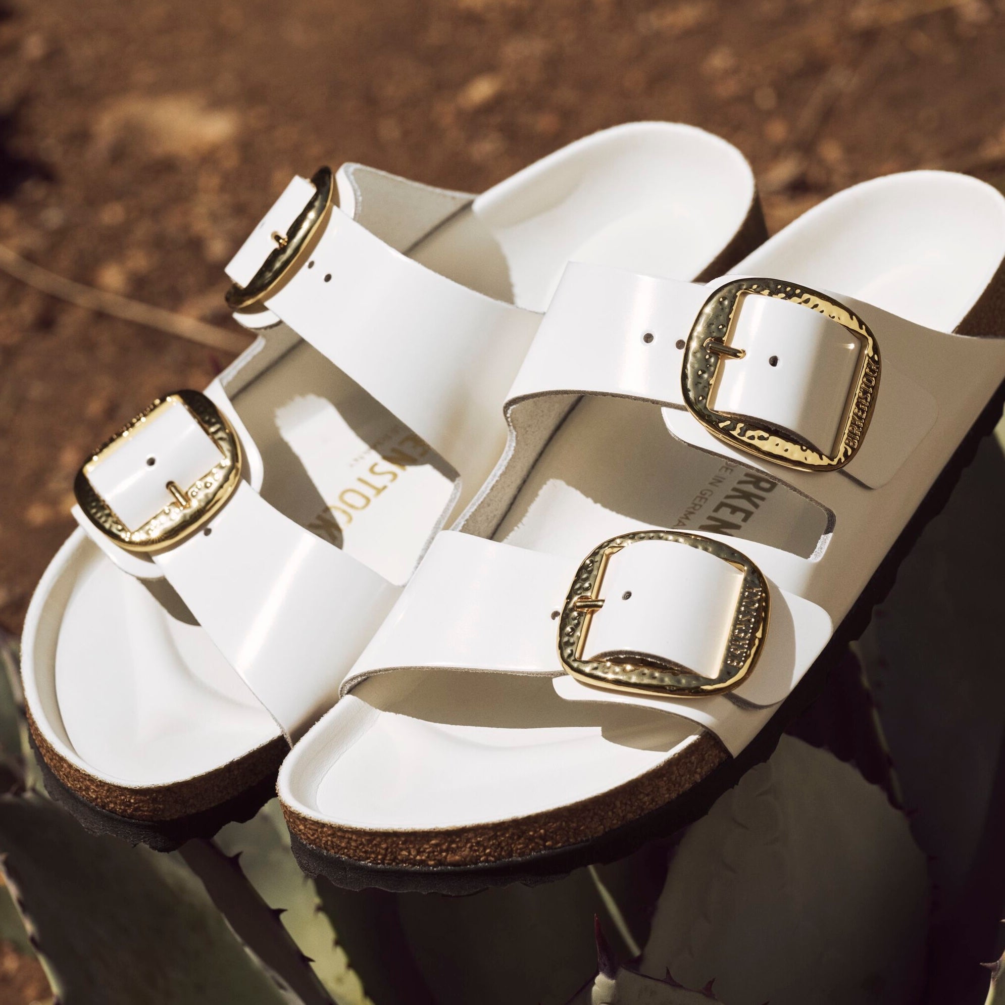 Birkenstock Arizona Hammered Big Buckle high shine antique white leather