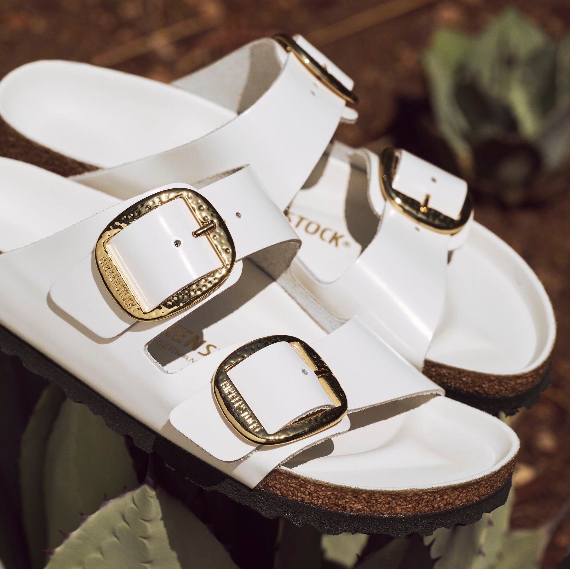 Birkenstock Arizona Hammered Big Buckle high shine antique white leather