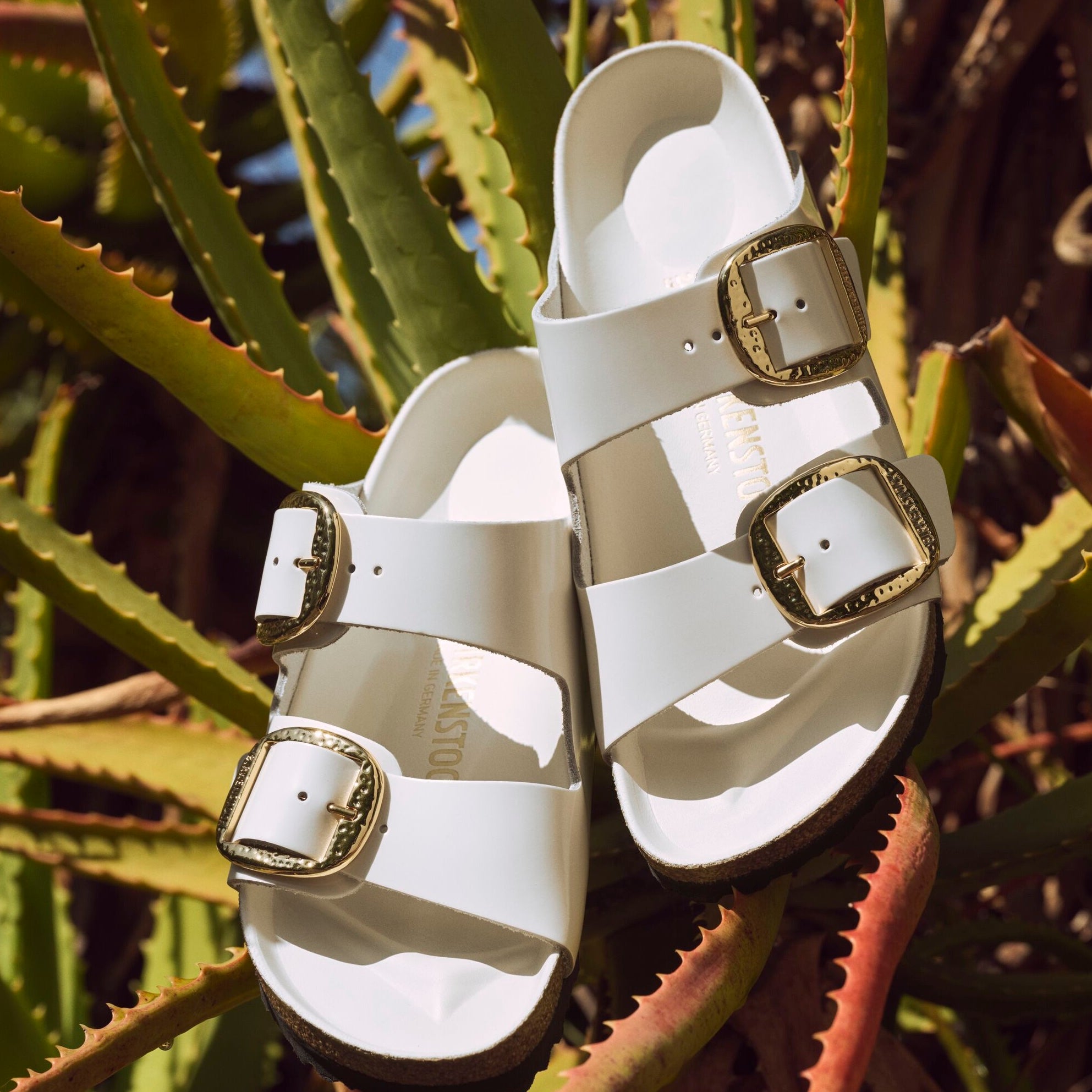 Birkenstock Arizona Hammered Big Buckle high shine antique white leather