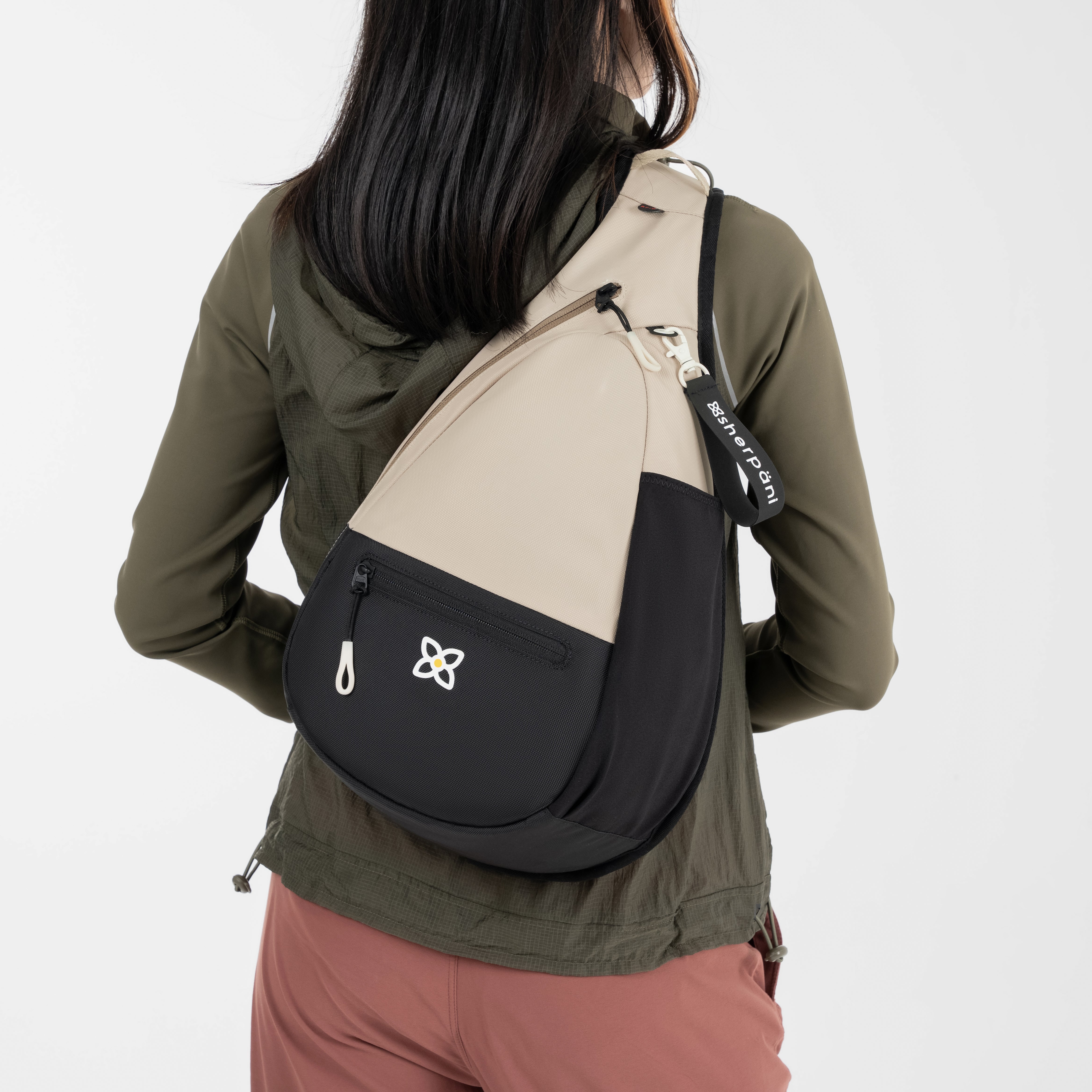 Sherpani Esprit Sling Backpack con leche