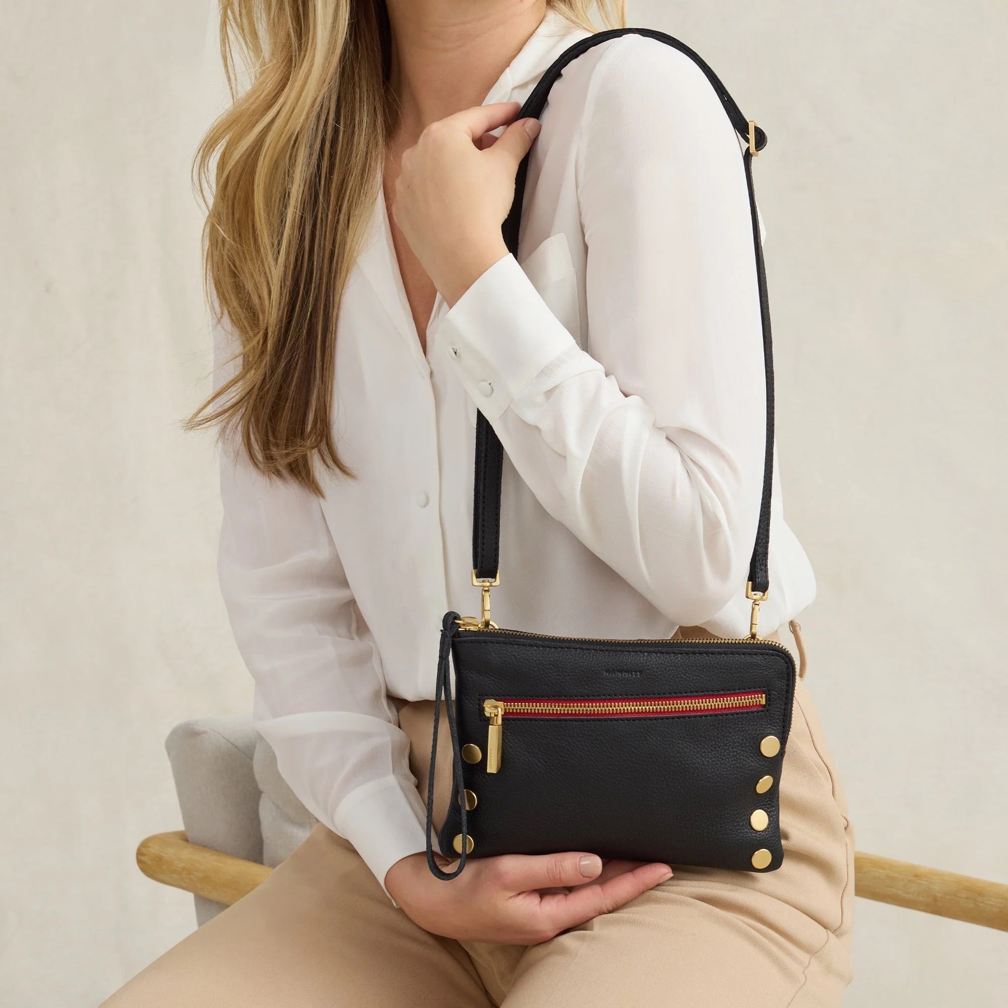 Hammitt Nash Sml Crossbody Wristlet black/brushed gold red zip