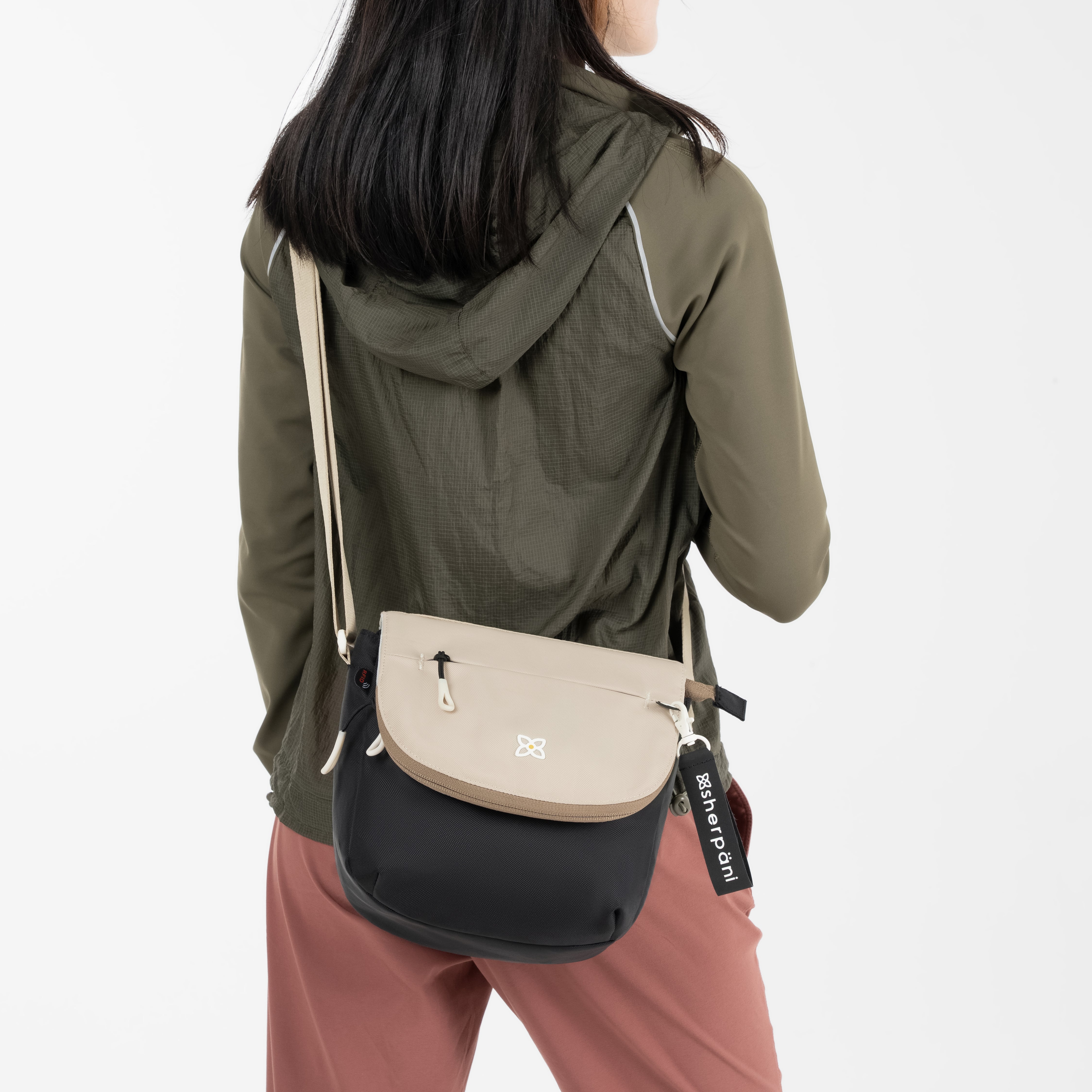 Sherpani Milli Crossbody Shoulder Bag con leche