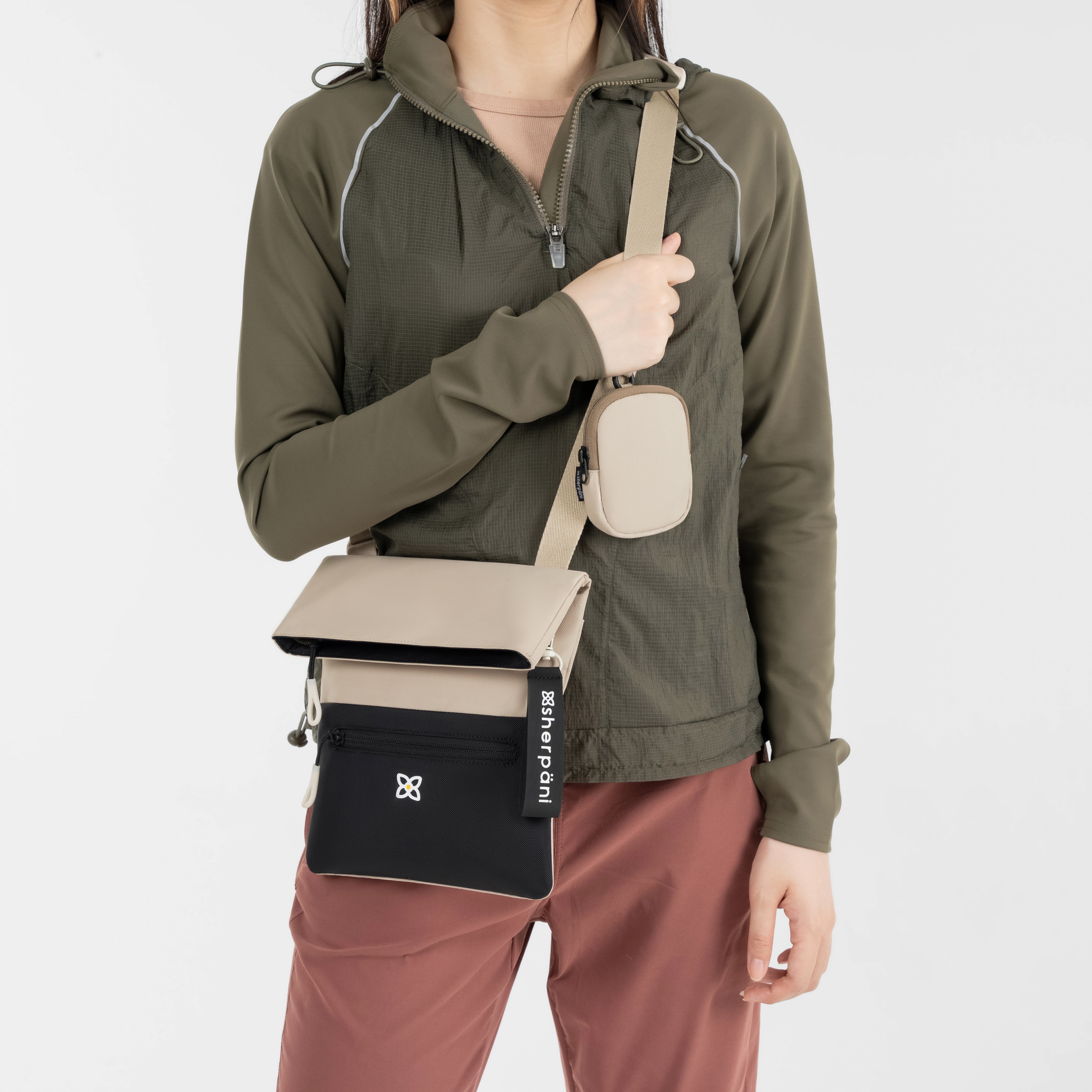 Sherpani Pica Mini Crossbody con leche