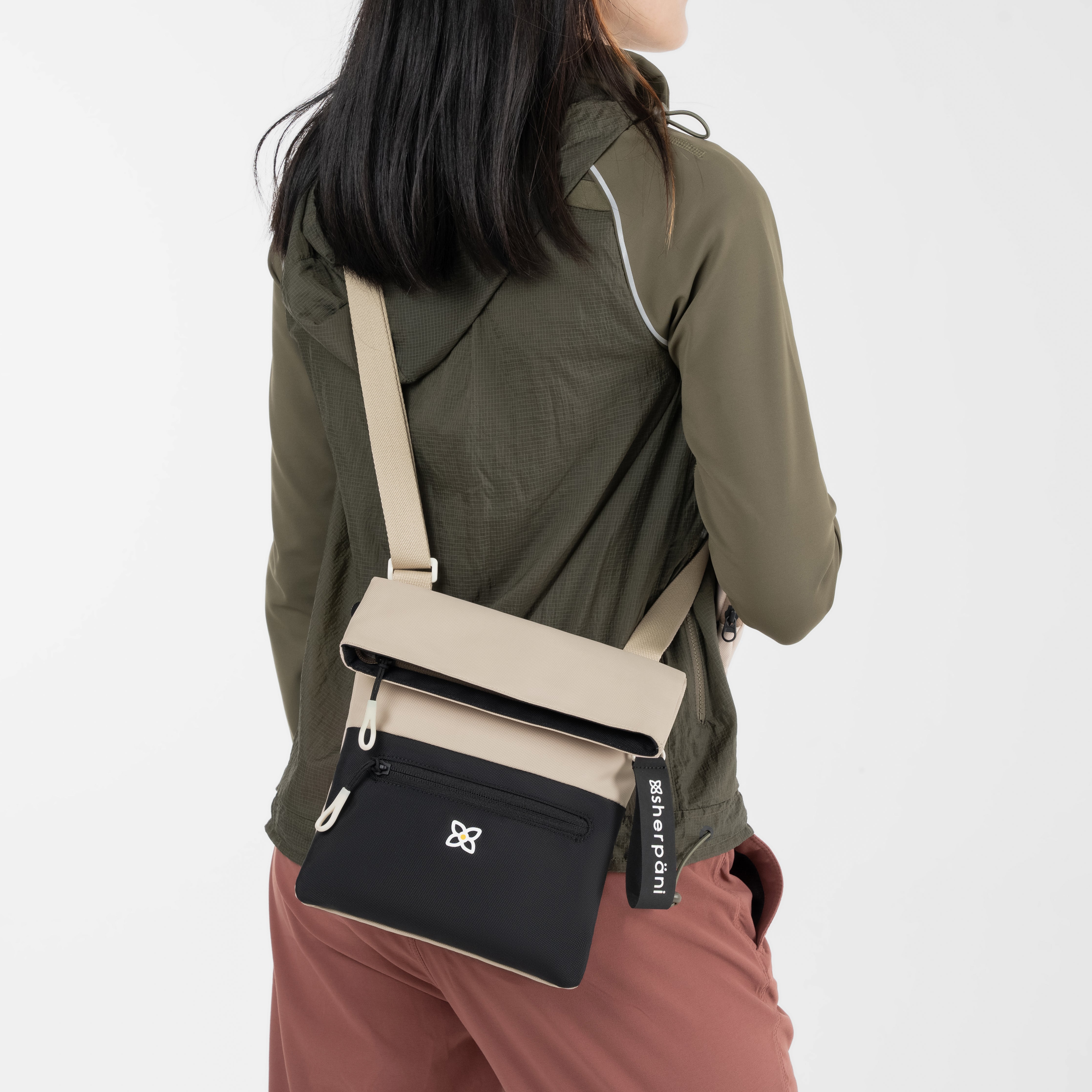 Sherpani Pica Mini Crossbody con leche