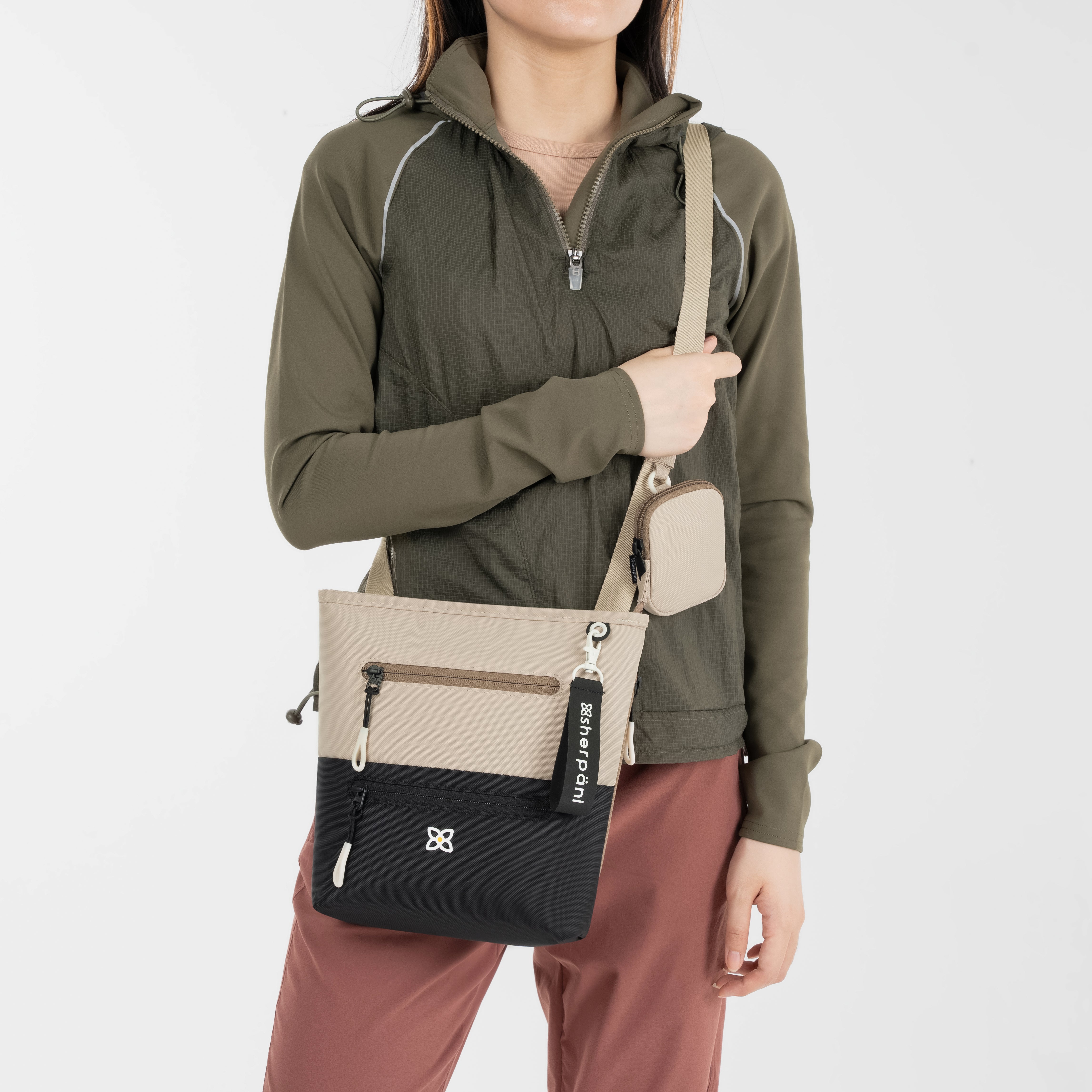 Sherpani Sadie Crossbody con leche