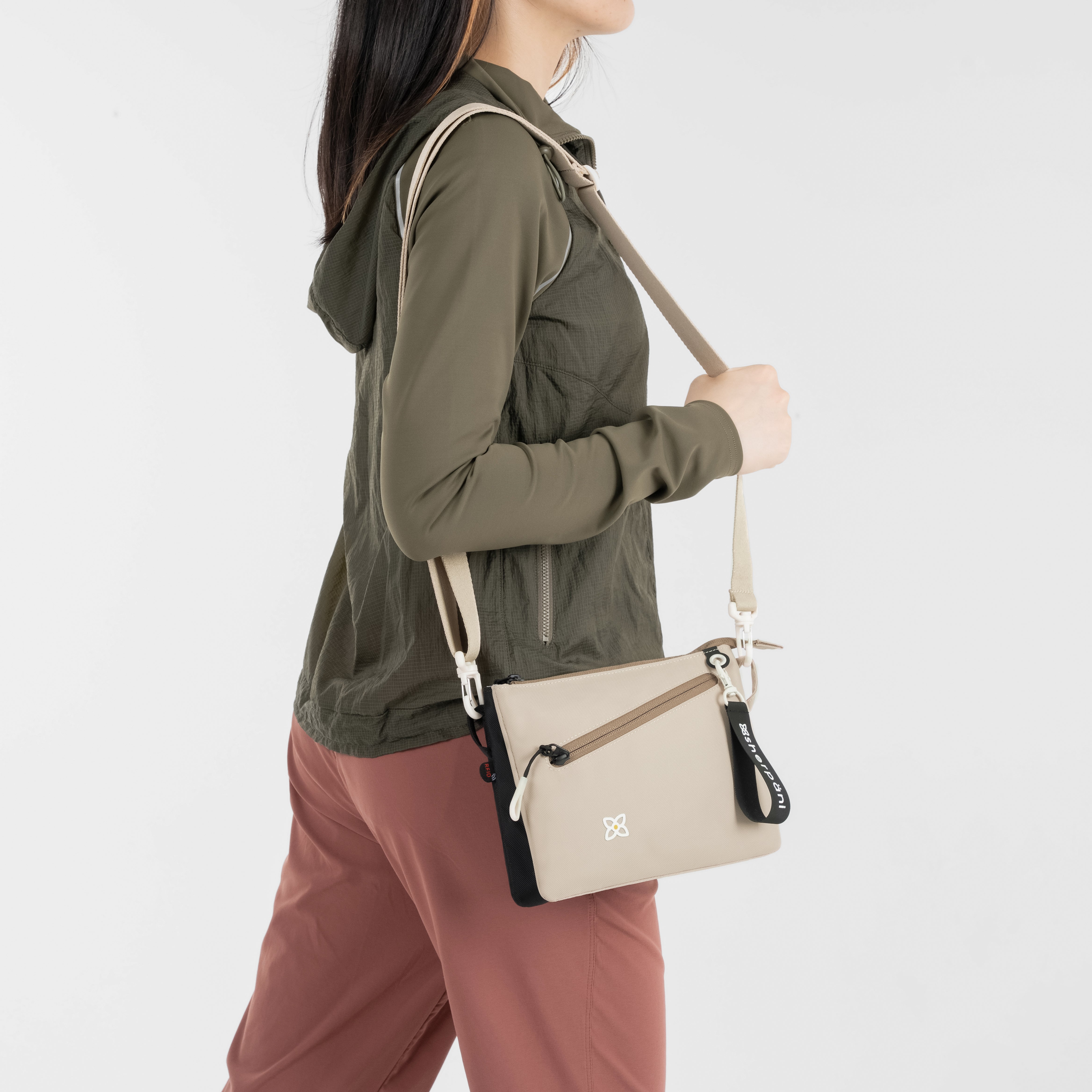 Sherpani Zoom Crossbody con leche