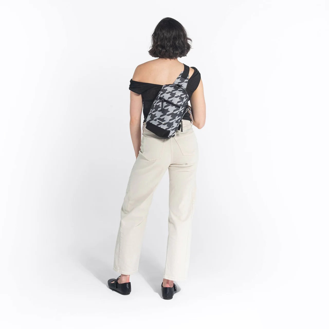 Sherpani Metro AT Convertible Travel Sling houndstooth