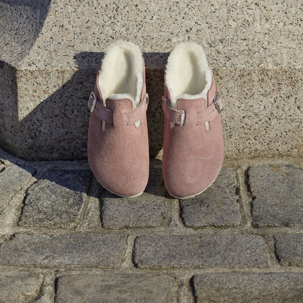 Birkenstock Limited Edition Boston pink clay suede/natural shearling