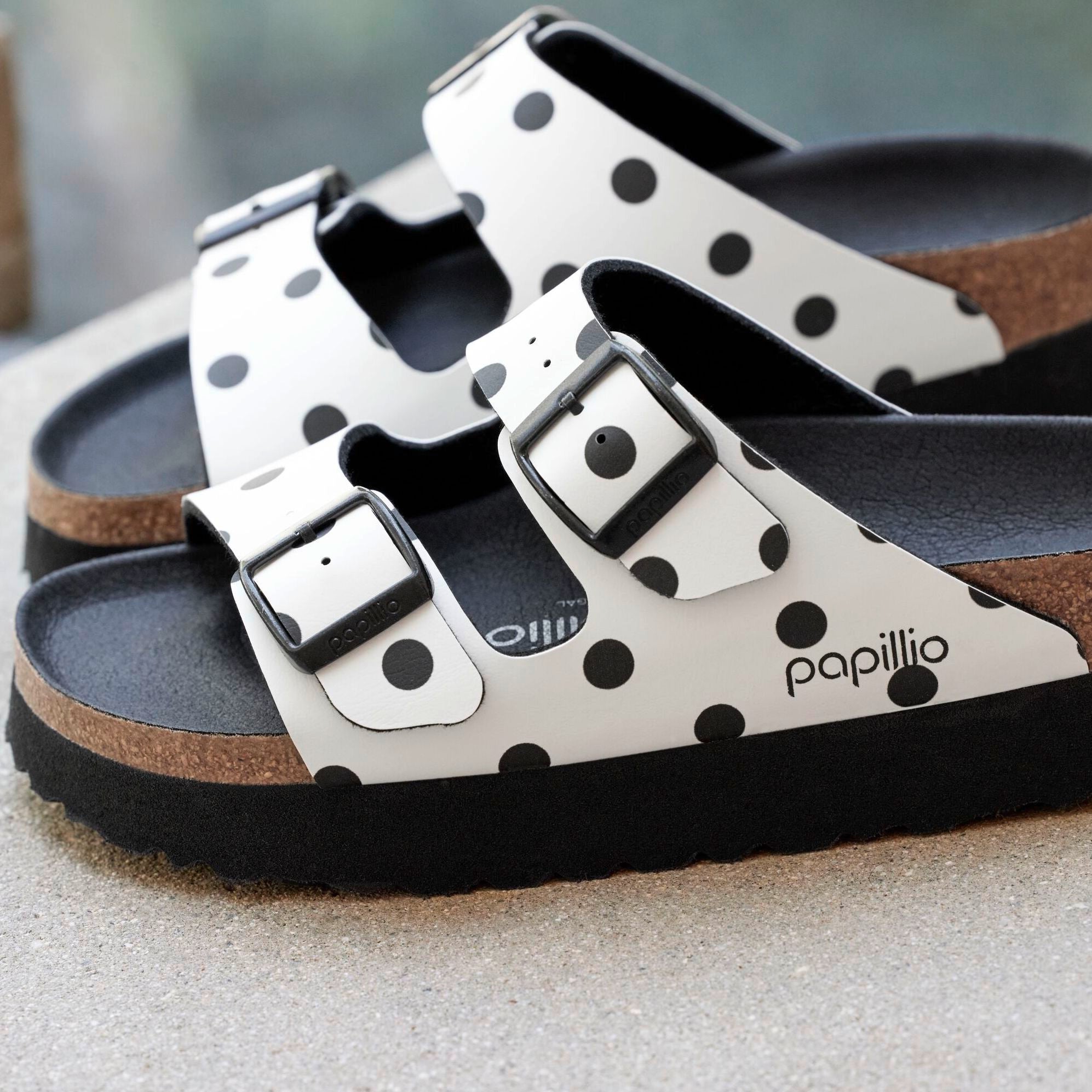 Birkenstock arizona best sale black white dots